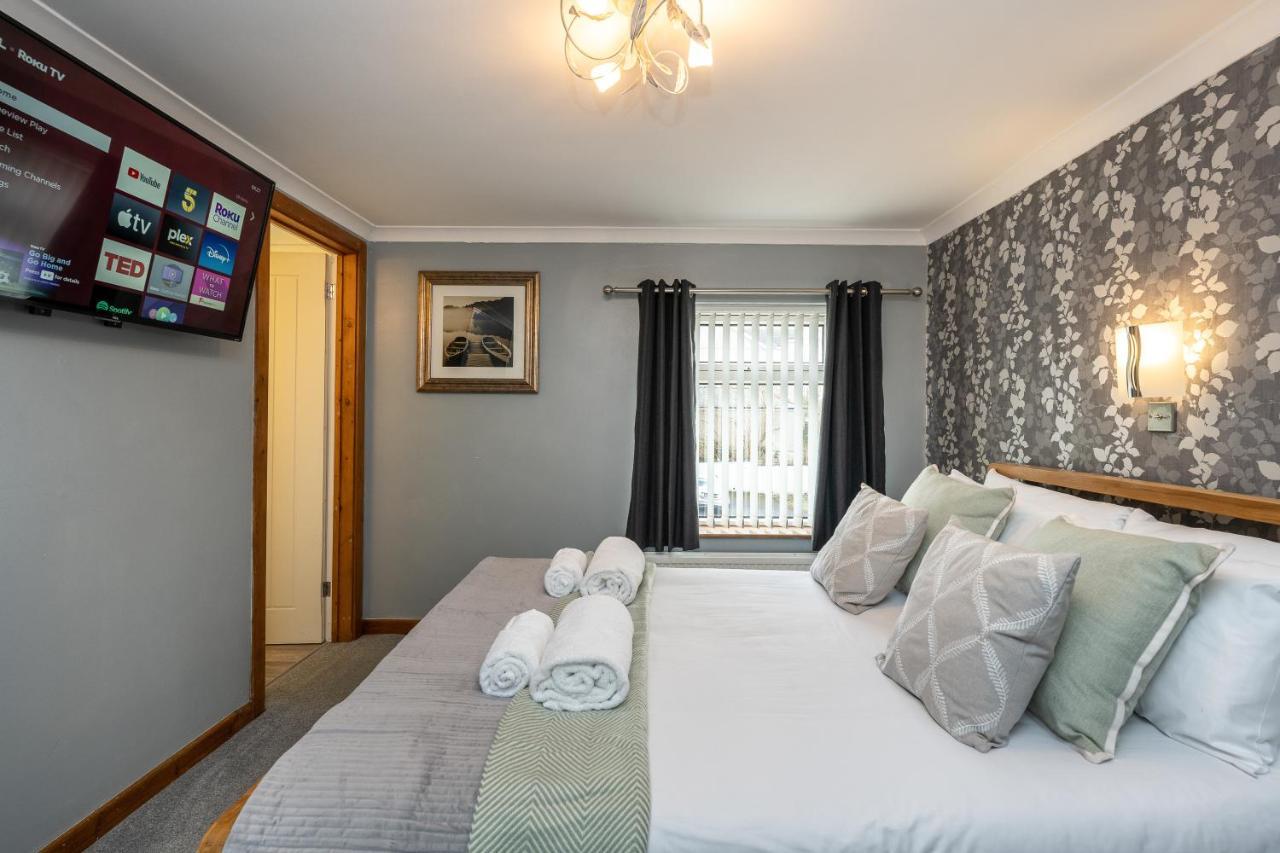 The New Lodge Pontardawe Buitenkant foto