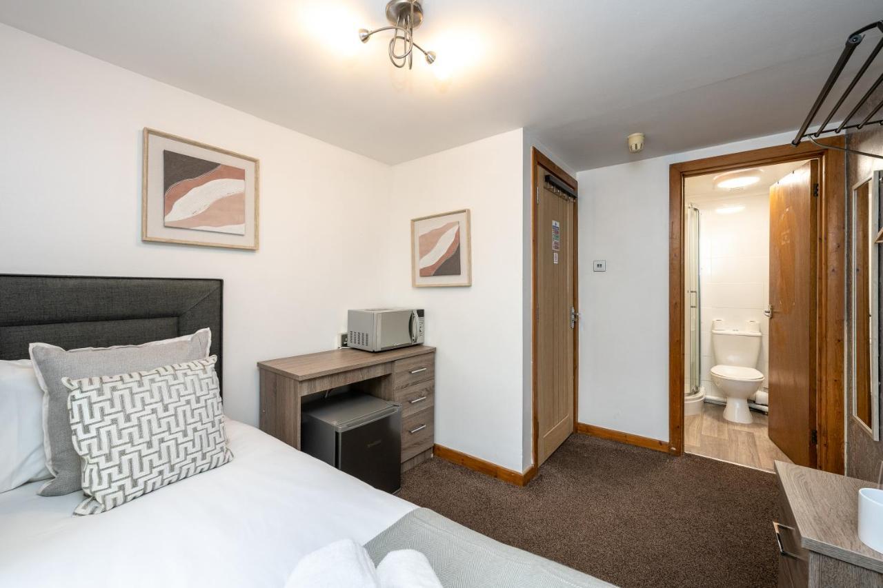 The New Lodge Pontardawe Buitenkant foto
