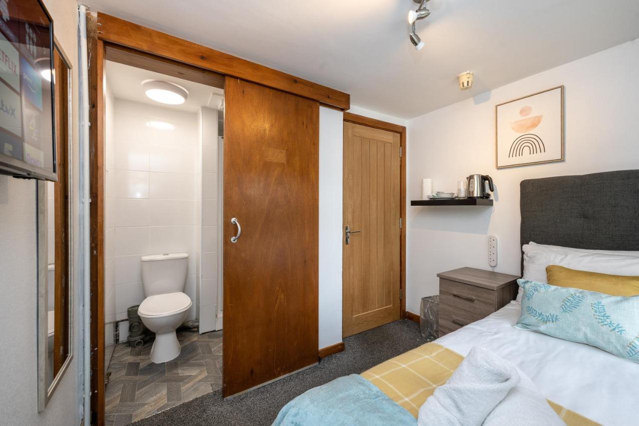 The New Lodge Pontardawe Buitenkant foto