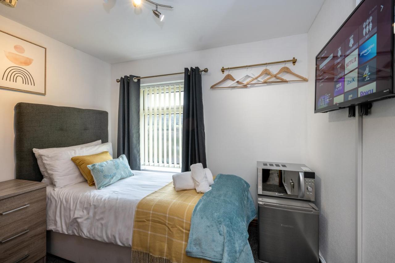The New Lodge Pontardawe Buitenkant foto