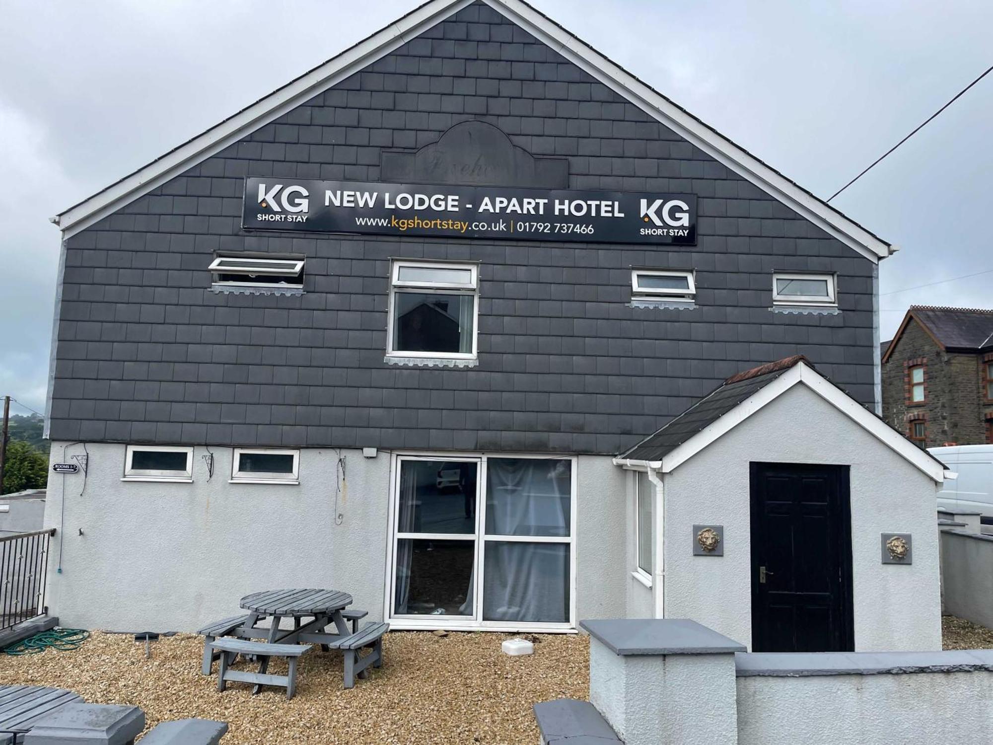 The New Lodge Pontardawe Buitenkant foto
