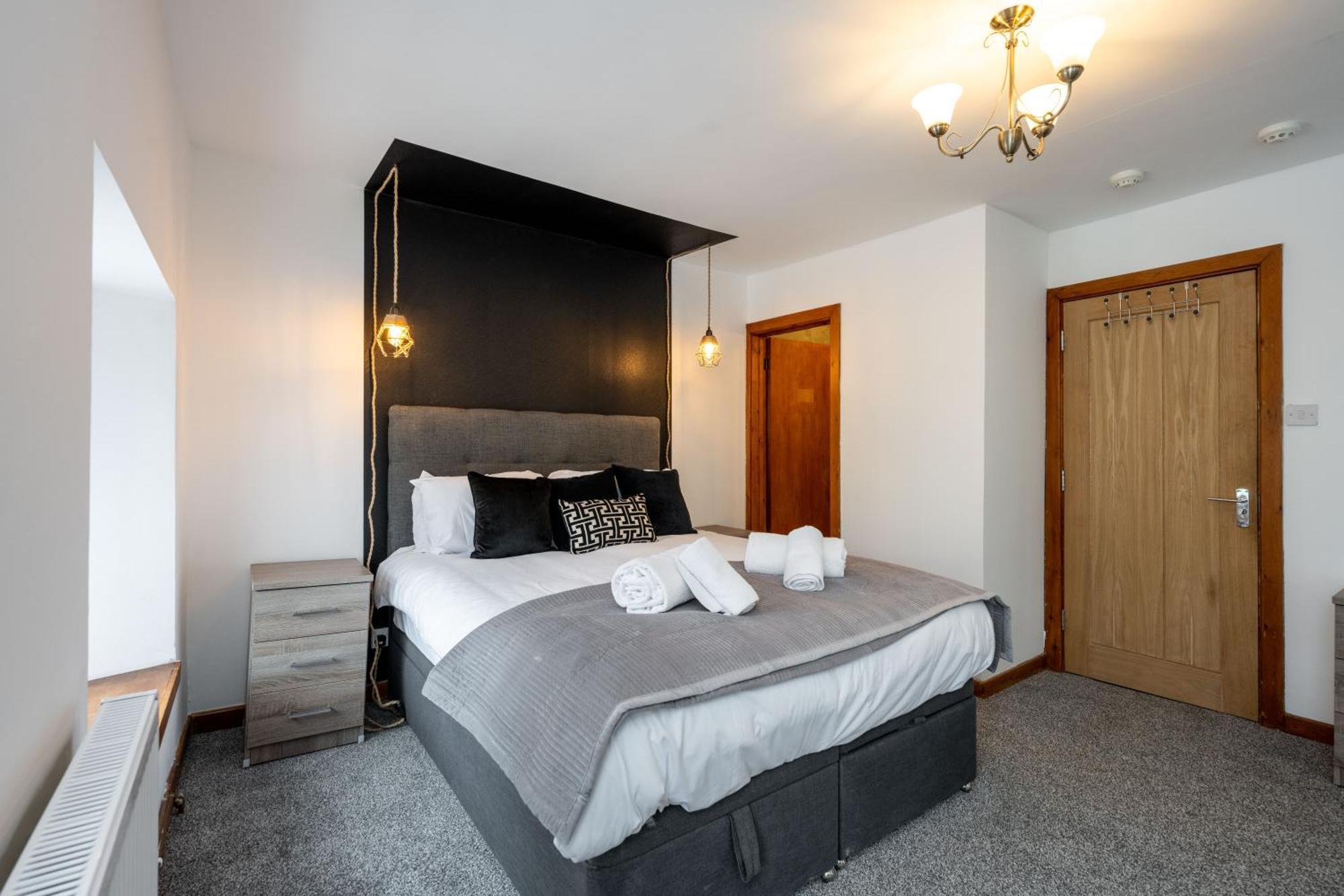 The New Lodge Pontardawe Buitenkant foto